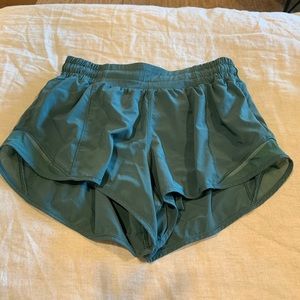 Lululemon Hotty Hot Short 2.5”
